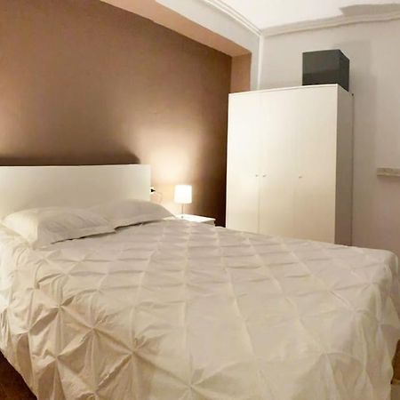 Rooms In Spacious Beach Flat In Valencia Exteriör bild