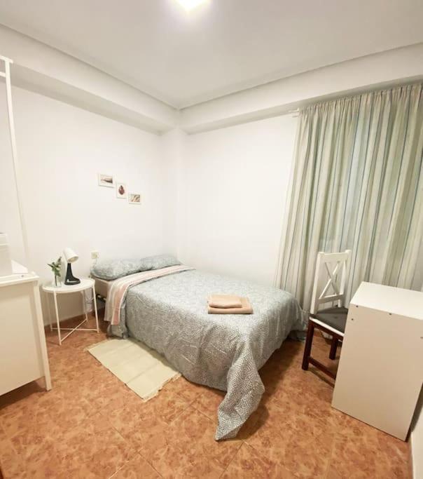 Rooms In Spacious Beach Flat In Valencia Exteriör bild