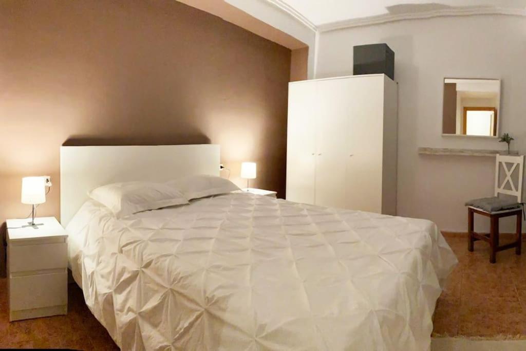 Rooms In Spacious Beach Flat In Valencia Exteriör bild