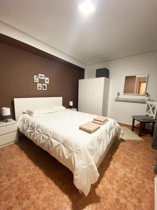 Rooms In Spacious Beach Flat In Valencia Exteriör bild