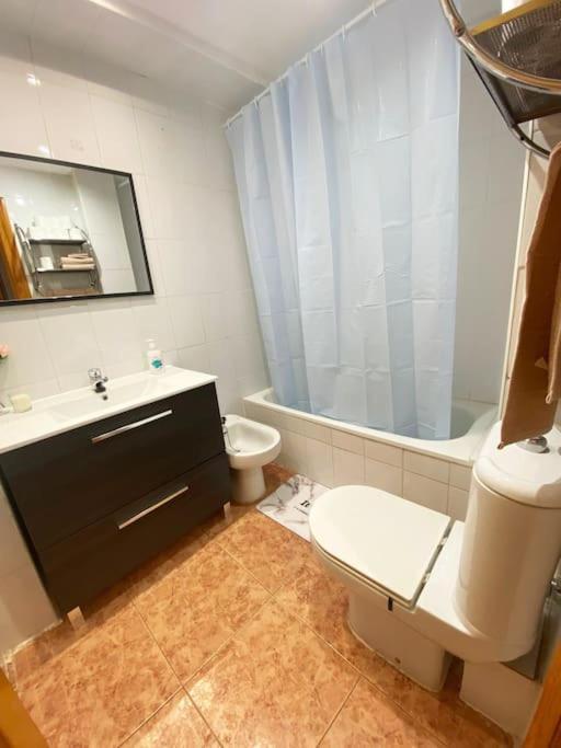Rooms In Spacious Beach Flat In Valencia Exteriör bild