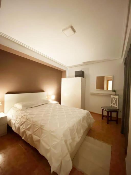 Rooms In Spacious Beach Flat In Valencia Exteriör bild