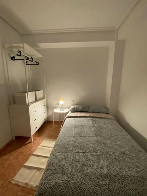 Rooms In Spacious Beach Flat In Valencia Exteriör bild