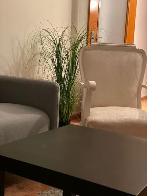Rooms In Spacious Beach Flat In Valencia Exteriör bild