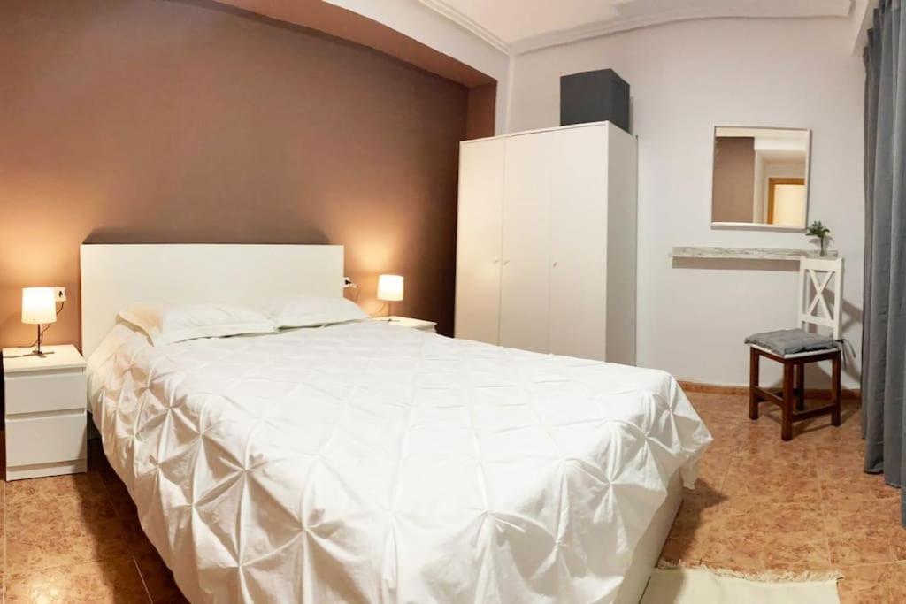 Rooms In Spacious Beach Flat In Valencia Exteriör bild