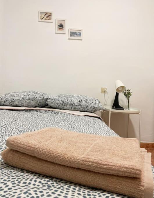 Rooms In Spacious Beach Flat In Valencia Exteriör bild