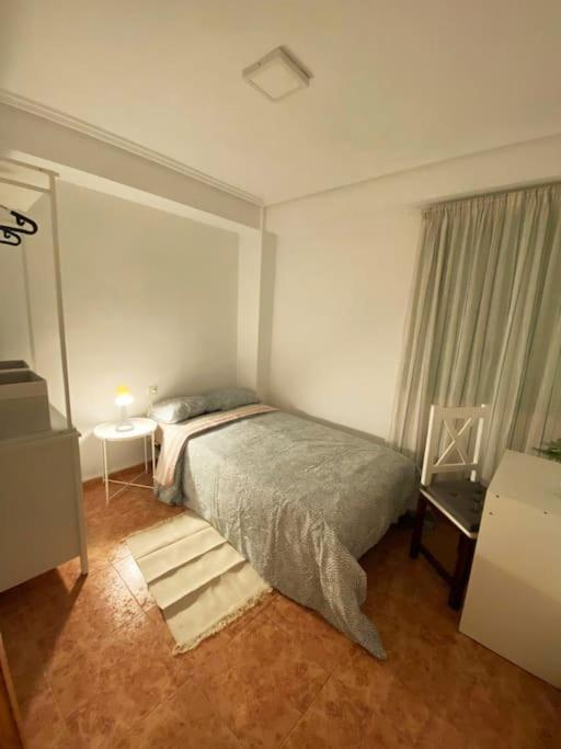 Rooms In Spacious Beach Flat In Valencia Exteriör bild