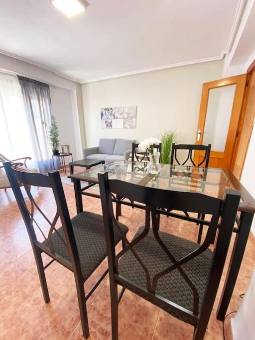 Rooms In Spacious Beach Flat In Valencia Exteriör bild