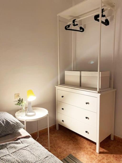 Rooms In Spacious Beach Flat In Valencia Exteriör bild
