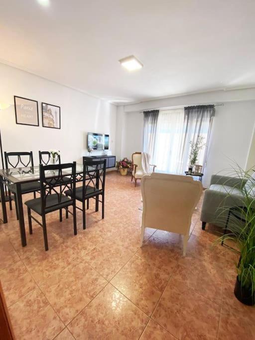 Rooms In Spacious Beach Flat In Valencia Exteriör bild