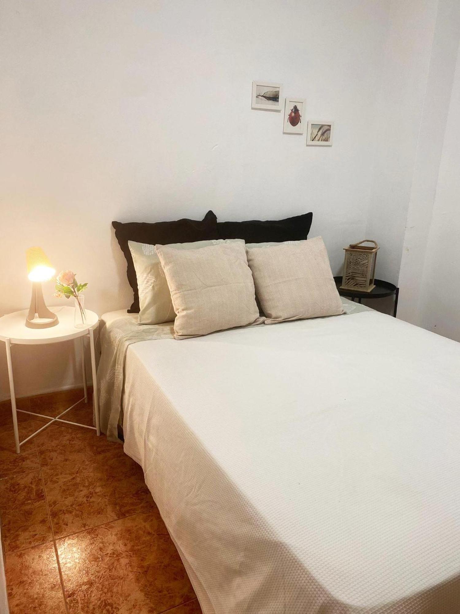Rooms In Spacious Beach Flat In Valencia Exteriör bild