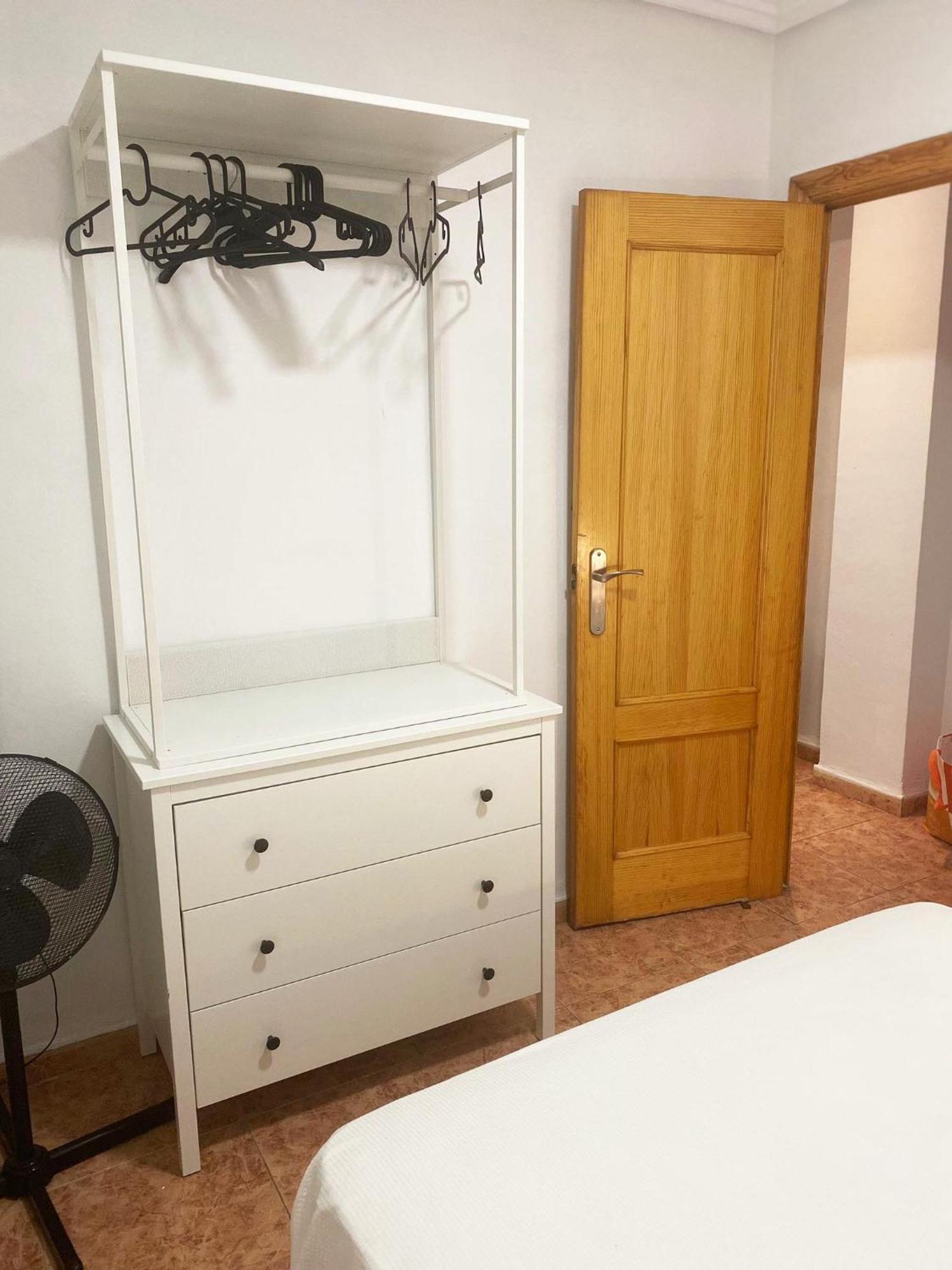 Rooms In Spacious Beach Flat In Valencia Exteriör bild
